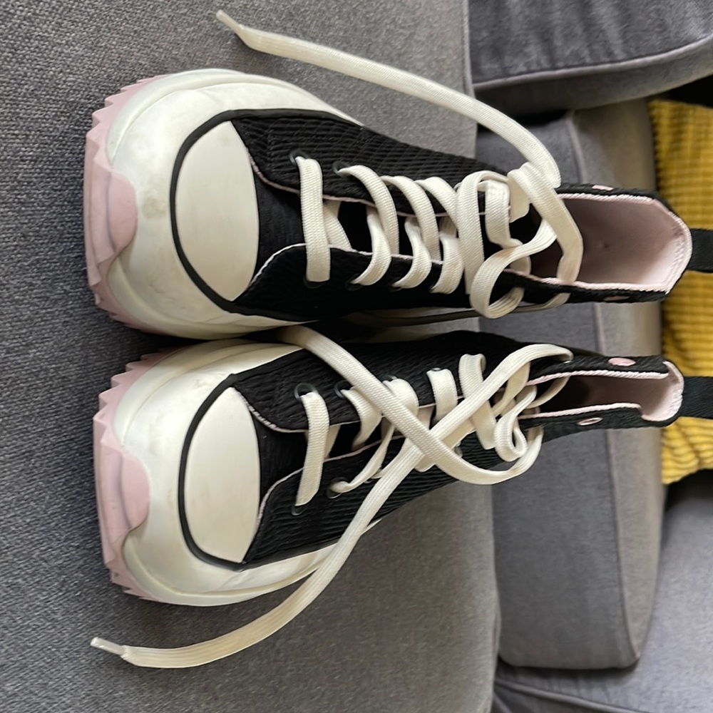 EUC Women’s Converse Chuck Taylor high top platform black and white shoes